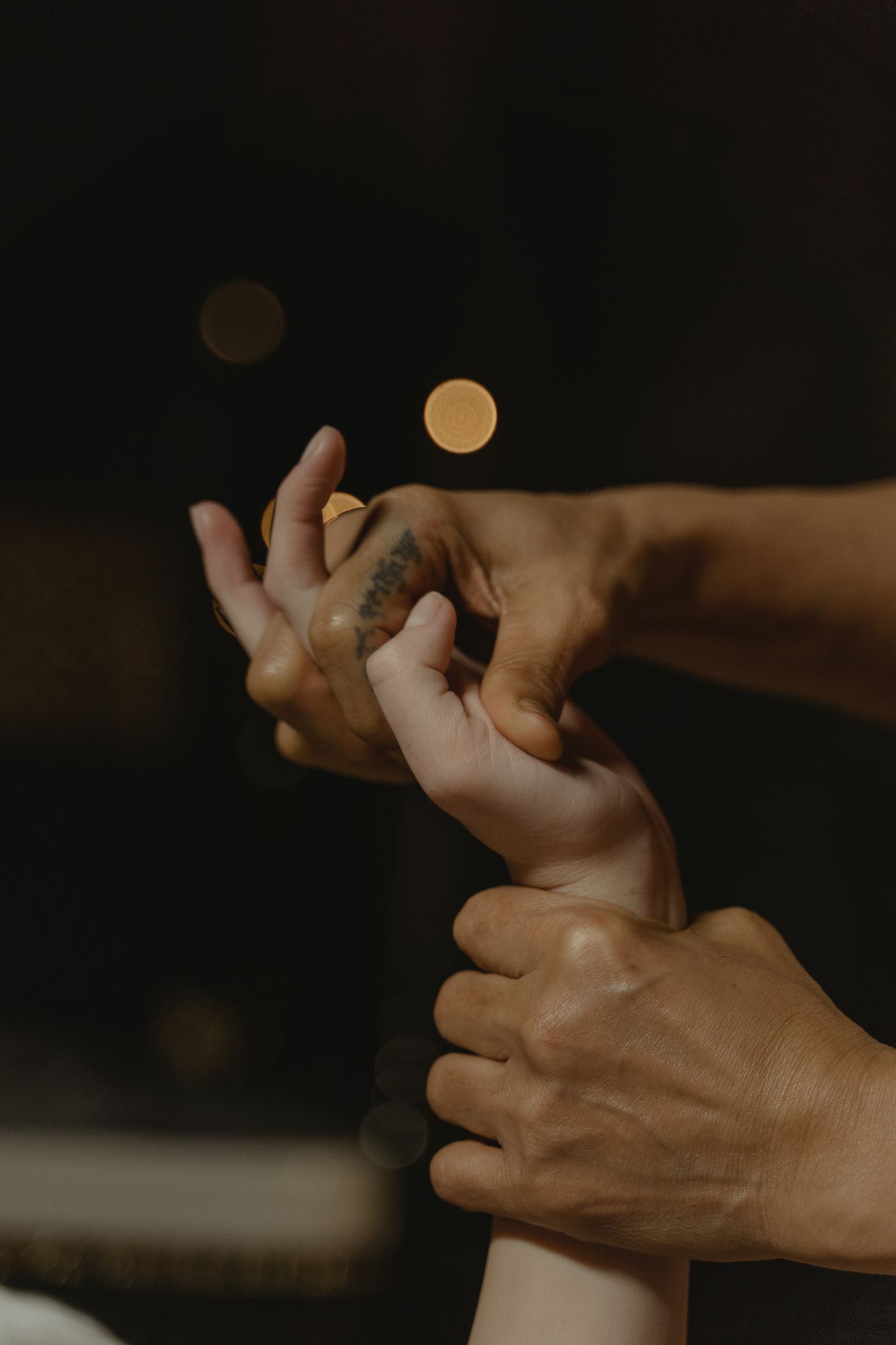 A clothed training session: one practitioner teaching another